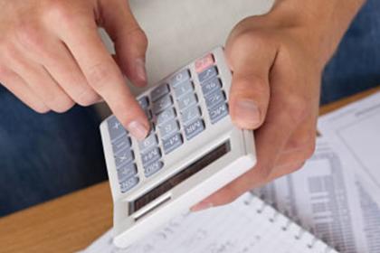 法院如何应对不履行还款义务的老赖行为？